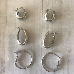 Hoop trio silver in color
